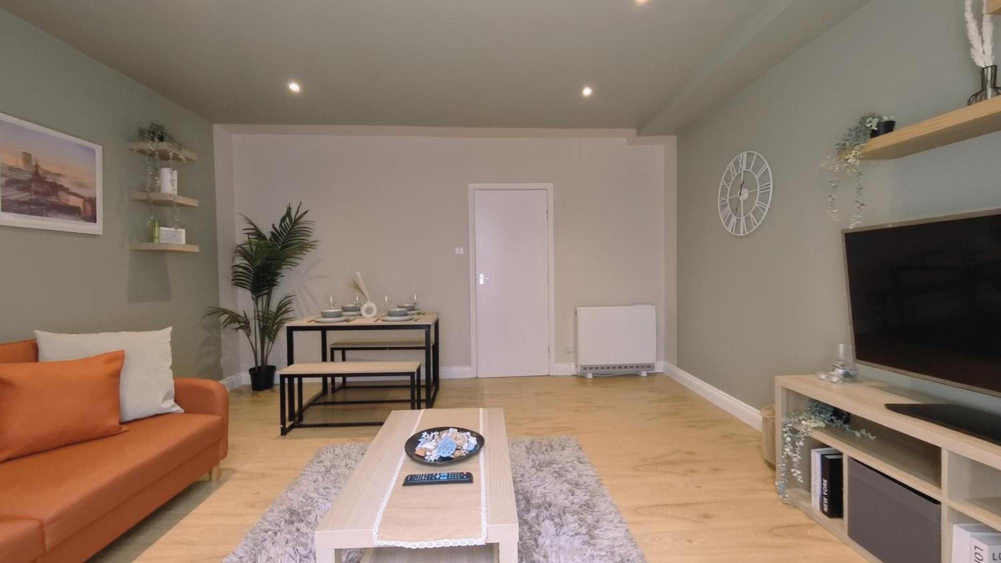Group Bookings: Up To 30 Guests Across 5 Spacious Flats! Keyless Access Free Wifi & Parking Birmingham Ngoại thất bức ảnh