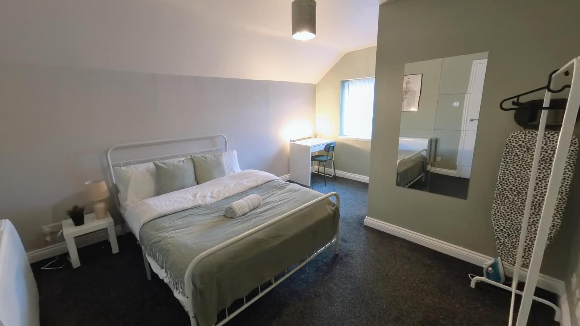 Group Bookings: Up To 30 Guests Across 5 Spacious Flats! Keyless Access Free Wifi & Parking Birmingham Ngoại thất bức ảnh