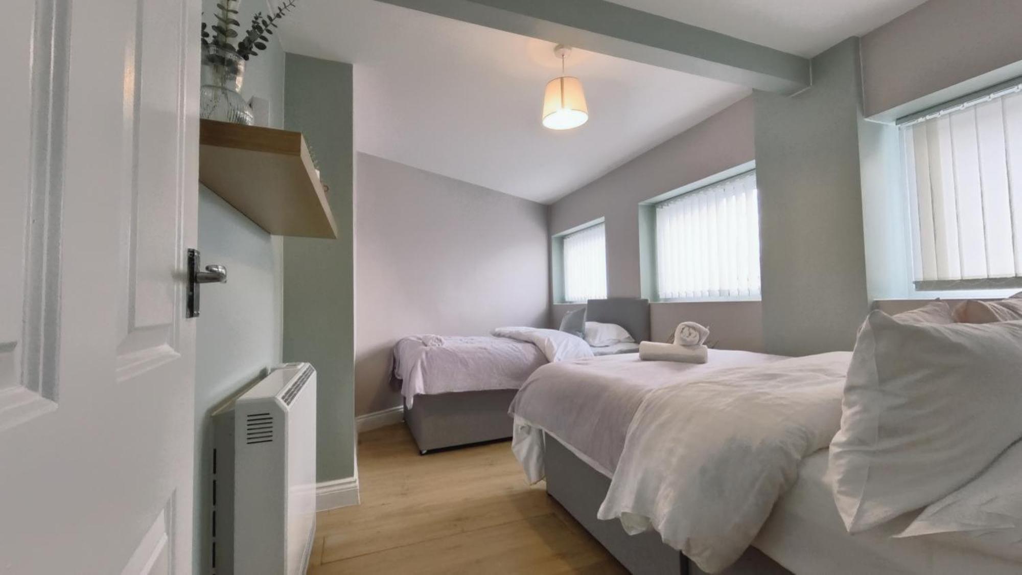 Group Bookings: Up To 30 Guests Across 5 Spacious Flats! Keyless Access Free Wifi & Parking Birmingham Ngoại thất bức ảnh