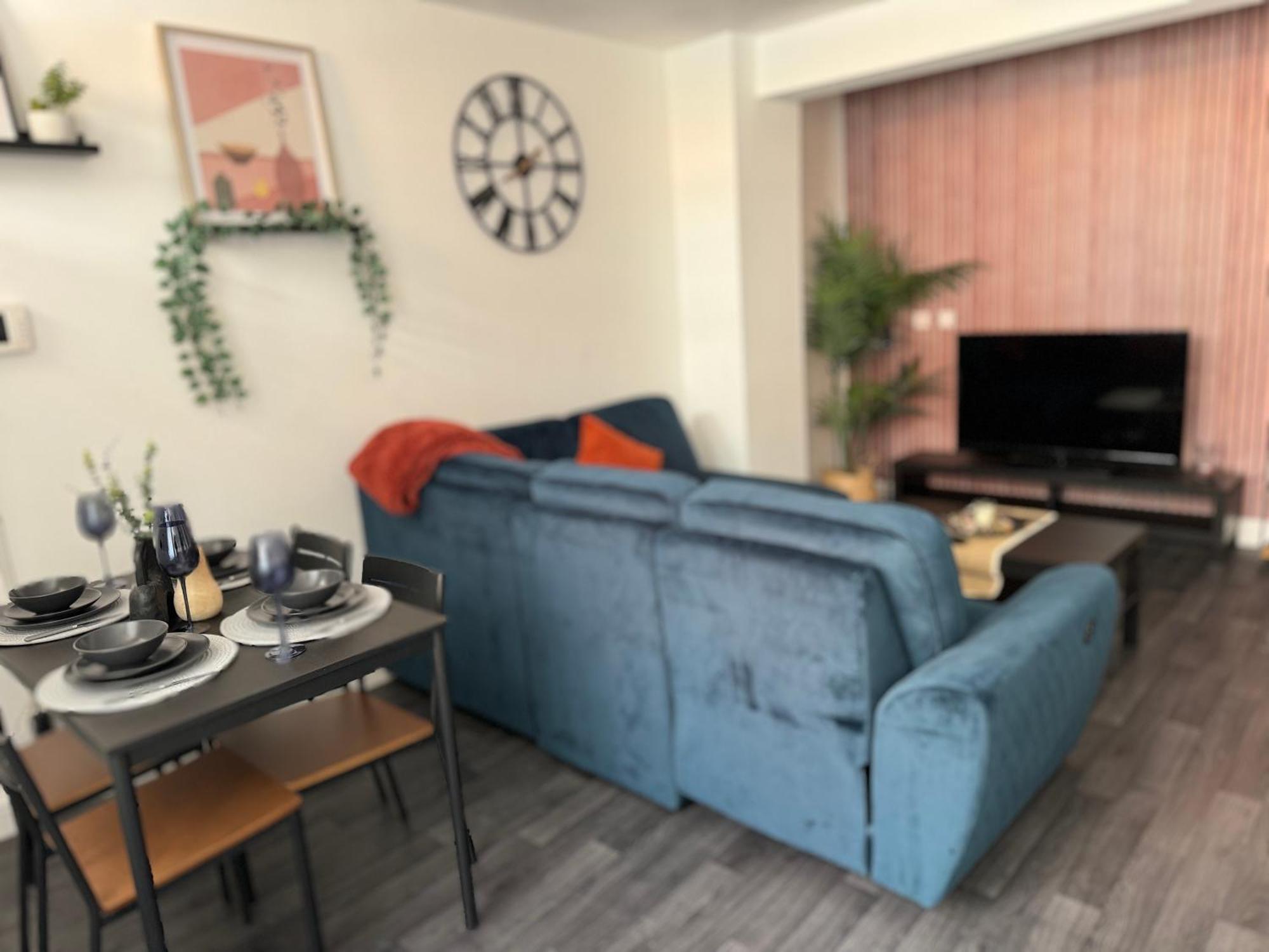 Group Bookings: Up To 30 Guests Across 5 Spacious Flats! Keyless Access Free Wifi & Parking Birmingham Ngoại thất bức ảnh