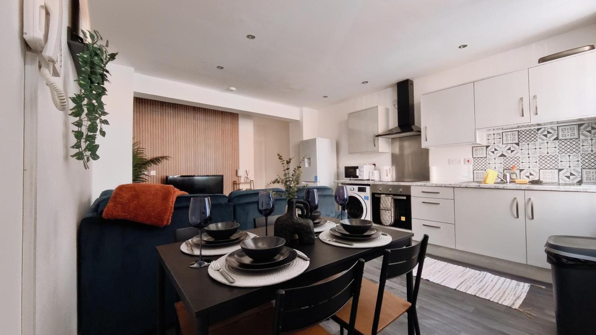 Group Bookings: Up To 30 Guests Across 5 Spacious Flats! Keyless Access Free Wifi & Parking Birmingham Ngoại thất bức ảnh